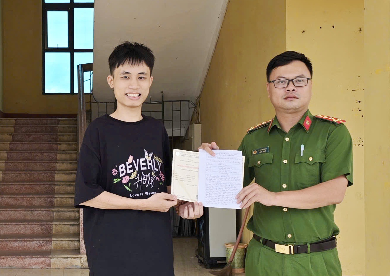 Công dân đầu tiên xã Lạc Phượng tình nguyện tham gia nghĩa vụ CAND năm 2025